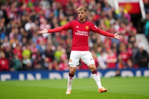 VIDEO: Mason Mount giật mình như Lukaku trước khung thành trống